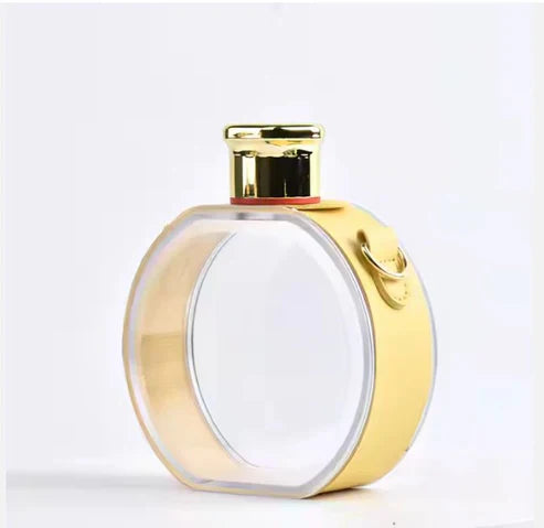 زجاجة مياه على شكل عطر